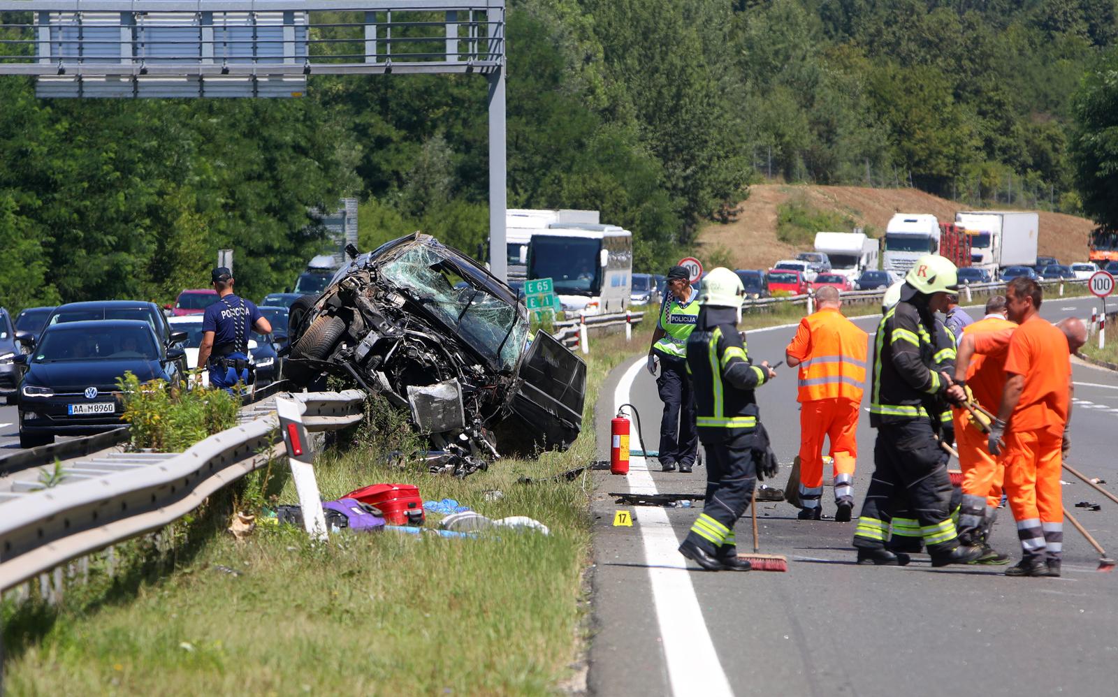 U prometnoj nesreći na autocesti A1 poginula jedna osoba, više ih je ozlijeđeno U prometnoj nesreći na autocesti A1 poginula jedna osoba, više ih je ozlijeđeno