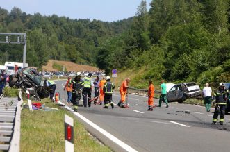 U prometnoj nesreći na autocesti A1 poginula jedna osoba, više ih je ozlijeđeno U prometnoj nesreći na autocesti A1 poginula jedna osoba, više ih je ozlijeđeno