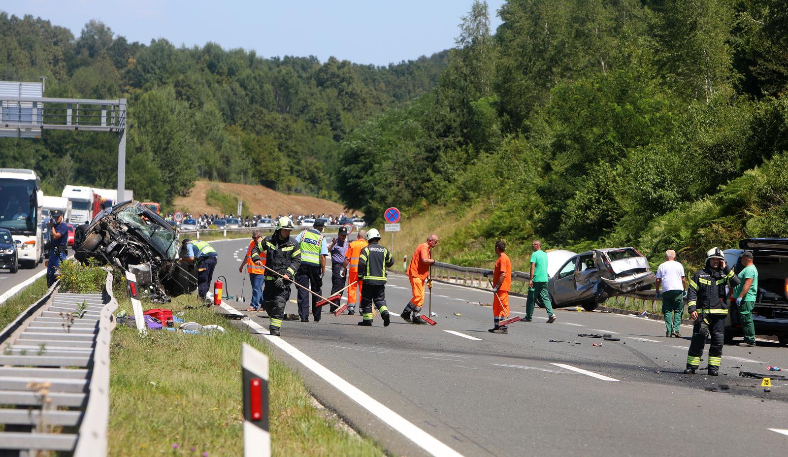 U prometnoj nesreći na autocesti A1 poginula jedna osoba, više ih je ozlijeđeno U prometnoj nesreći na autocesti A1 poginula jedna osoba, više ih je ozlijeđeno