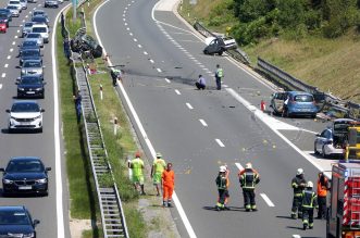 U prometnoj nesreći na autocesti A1 poginula jedna osoba, više ih je ozlijeđeno U prometnoj nesreći na autocesti A1 poginula jedna osoba, više ih je ozlijeđeno