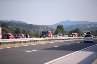 Teška nesreća na A4: Sletio autobus, više poginulih, veći broj teško ozlijeđenih Teška nesreća na A4: Sletio autobus, više poginulih, veći broj teško ozlijeđenih