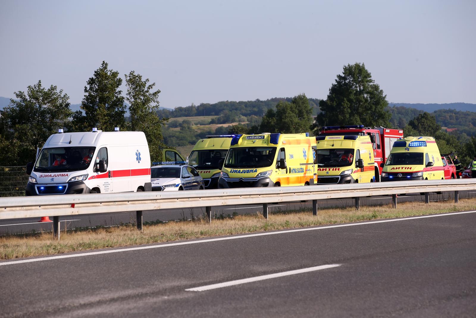 Teška nesreća na A4: Sletio autobus, više poginulih, veći broj teško ozlijeđenih Teška nesreća na A4: Sletio autobus, više poginulih, veći broj teško ozlijeđenih