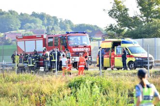 Teška nesreća na A4: Sletio autobus, više poginulih, veći broj teško ozlijeđenih Teška nesreća na A4: Sletio autobus, više poginulih, veći broj teško ozlijeđenih