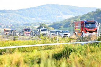 Teška nesreća na A4: Sletio autobus, više poginulih, veći broj teško ozlijeđenih Teška nesreća na A4: Sletio autobus, više poginulih, veći broj teško ozlijeđenih
