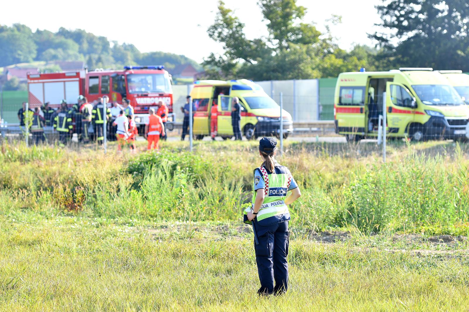 Teška nesreća na A4: Sletio autobus, više poginulih, veći broj teško ozlijeđenih Teška nesreća na A4: Sletio autobus, više poginulih, veći broj teško ozlijeđenih