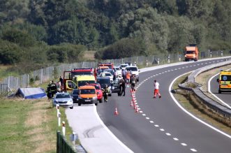 Teška nesreća na A4: Sletio autobus, više poginulih, veći broj teško ozlijeđenih Teška nesreća na A4: Sletio autobus, više poginulih, veći broj teško ozlijeđenih