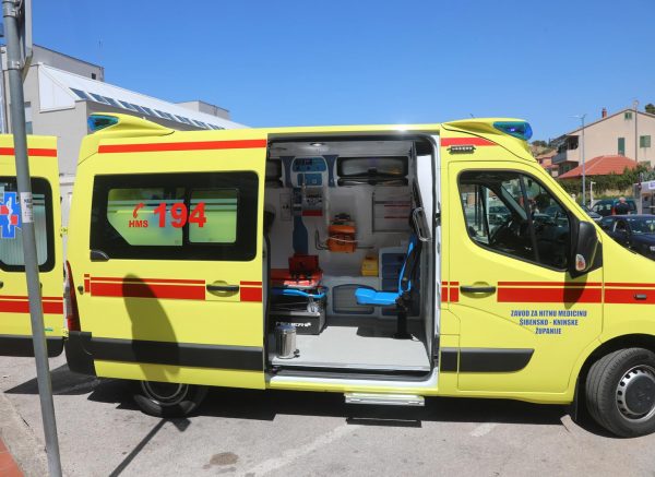 Marko Jelić predao ključeve novog sanitetskog vozila županijskom Zavodu za hitnu medicinu
