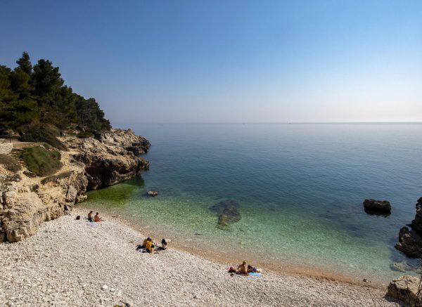 Sunčani dan na plaži Verudela