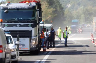 Učka: Sudarila se dva kombija i cisterna, jedna osoba poginula Učka: Sudarila se dva kombija i cisterna, jedna osoba poginula