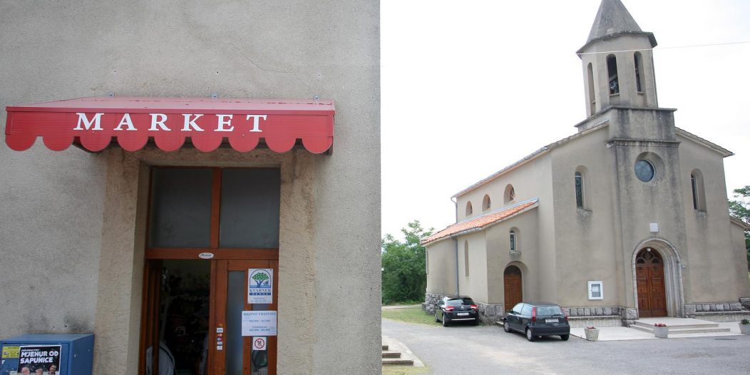 Otok Krk, Risika: Jedina trgovina u mjestu smjetena je u blizini groblja, odmah pored crkve Otok Krk, Risika: Jedina trgovina u mjestu smjetena je u blizini groblja, odmah pored crkve
