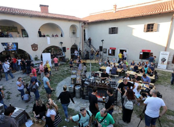 Rijeka: Craft Fest na Grobniku privukao je ljubitelje piva