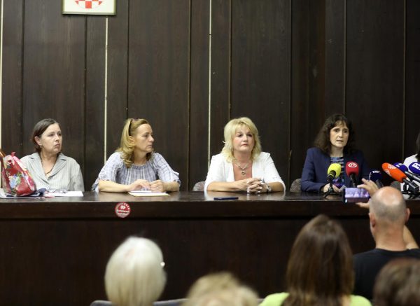 Rijeka: Sindikalna konferencija za medije povodom izvanrednih otkaza na Klinici za onkologiju i radioterapiju