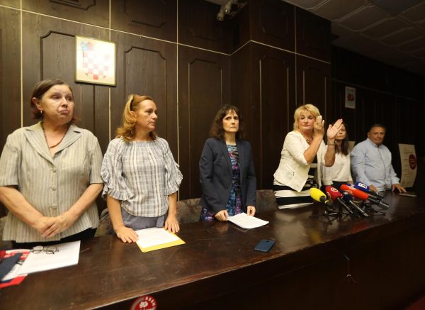 Rijeka: Sindikalna konferencija za medije povodom izvanrednih otkaza na Klinici za onkologijui radioterapiju