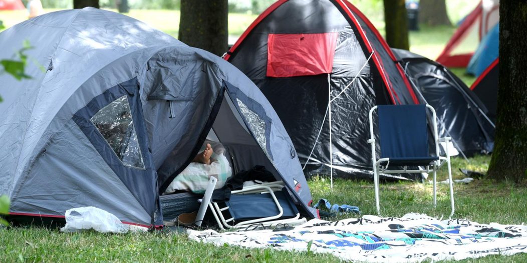 Zagreb: Prvi posjetitelji INmusic festivala smjestili se u kamp i raskomotili Zagreb: Prvi posjetitelji INmusic festivala smjestili se u kamp i raskomotili