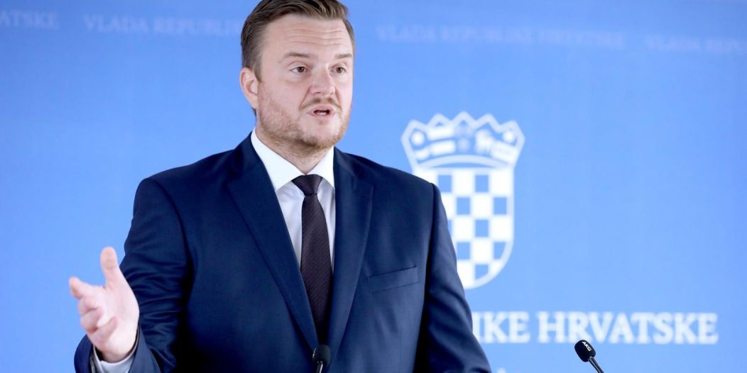 Zagreb: Ministar Primorac obratio se medijima nakon sjednice Vlade Zagreb: Ministar Primorac obratio se medijima nakon sjednice Vlade