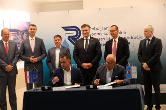 Rijeka: Premijer Plenković i ministri Butković i Filipović posjetili su grad Rijeku i sklopili ugovor o poboljšanju vodno-komunalne infrastrukture Rijeka: Premijer Plenković i ministri Butković i Filipović posjetili su grad Rijeku i sklopili ugovor o poboljšanju vodno-komunalne infrastrukture