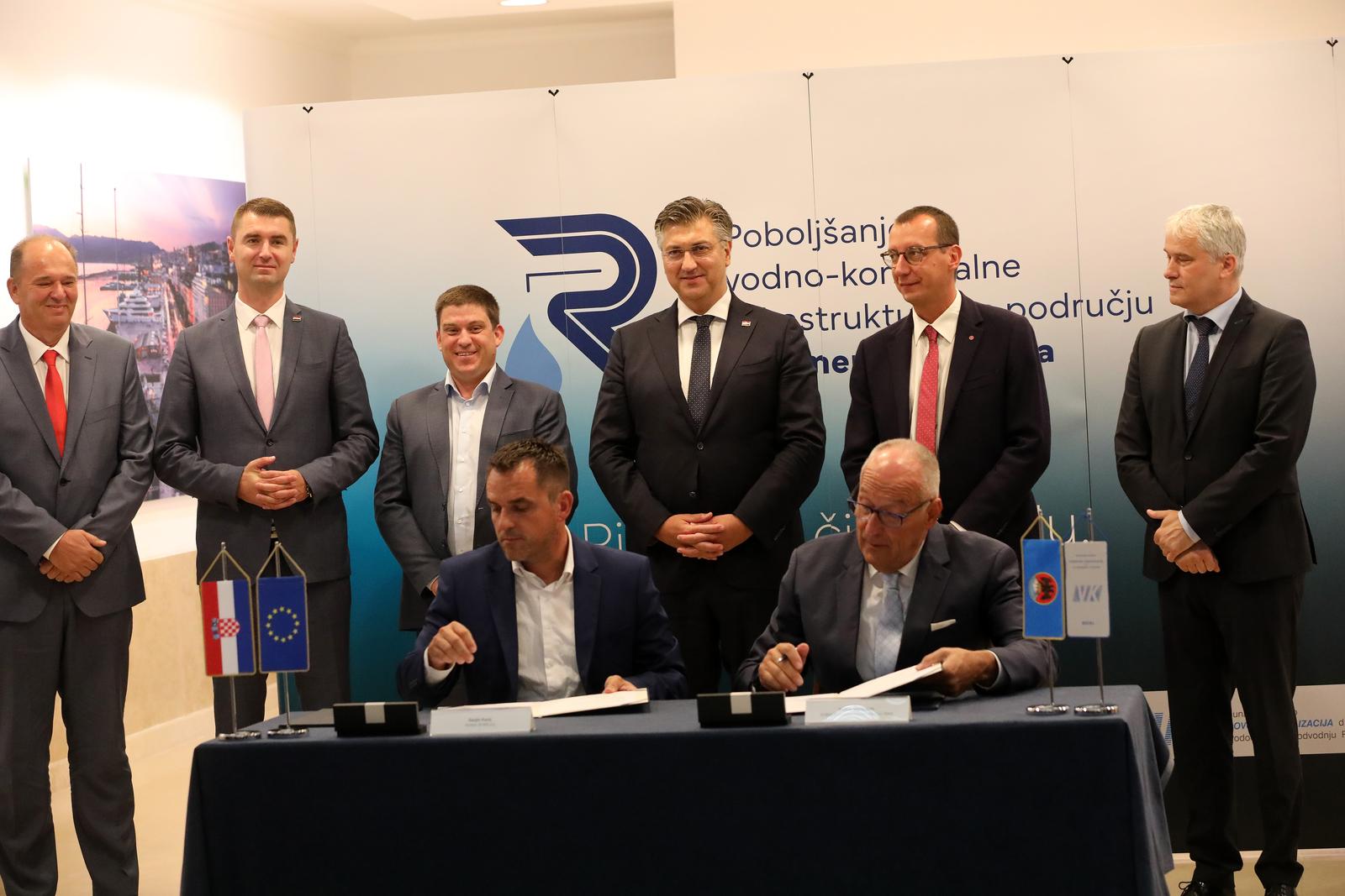 Rijeka: Premijer Plenković i ministri Butković i Filipović posjetili su grad Rijeku i sklopili ugovor o poboljšanju vodno-komunalne infrastrukture Rijeka: Premijer Plenković i ministri Butković i Filipović posjetili su grad Rijeku i sklopili ugovor o poboljšanju vodno-komunalne infrastrukture