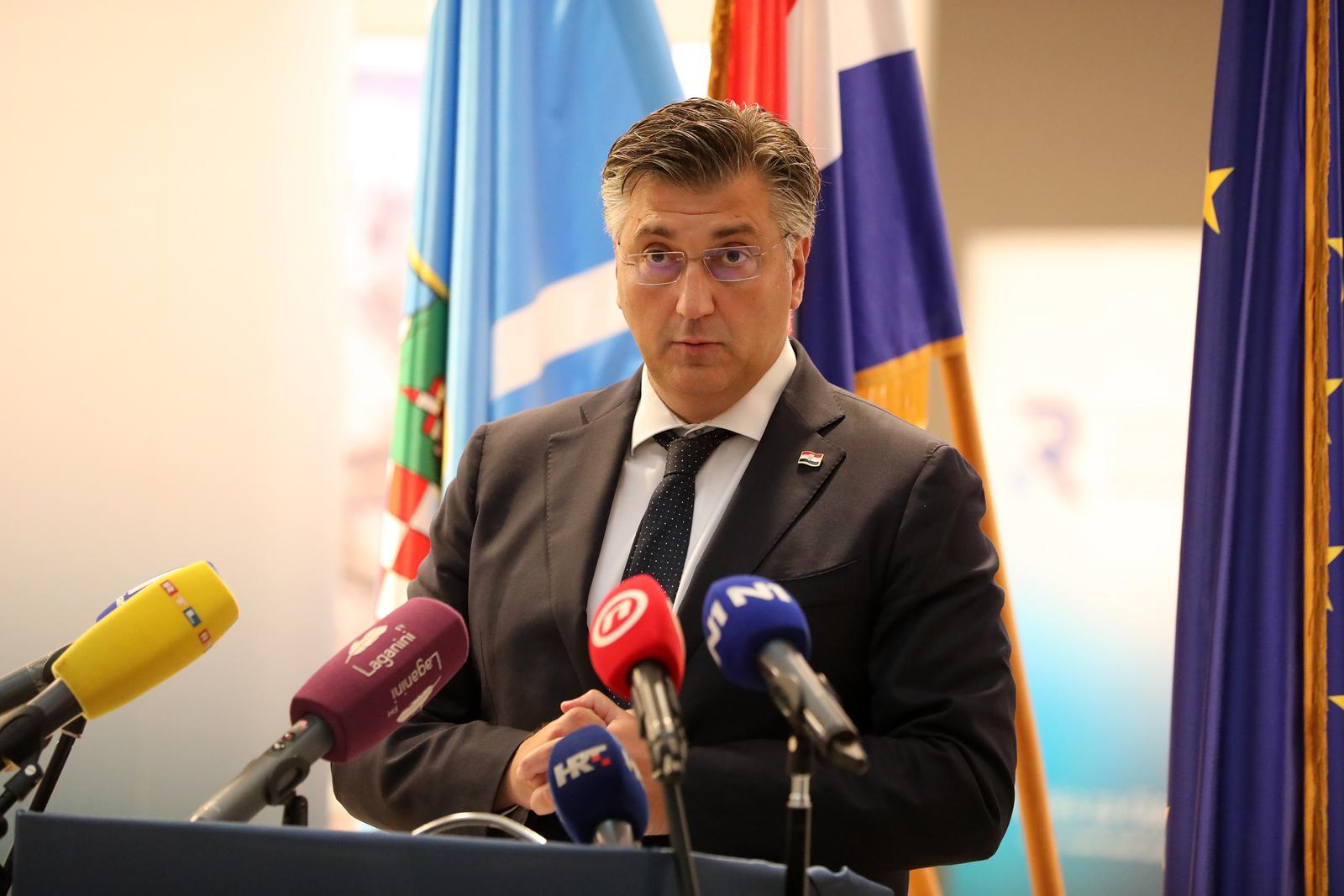 Rijeka: Premijer Plenković i ministri Butković i Filipović posjetili su grad Rijeku i sklopili ugovor o poboljšanju vodno-komunalne infrastrukture Rijeka: Premijer Plenković i ministri Butković i Filipović posjetili su grad Rijeku i sklopili ugovor o poboljšanju vodno-komunalne infrastrukture