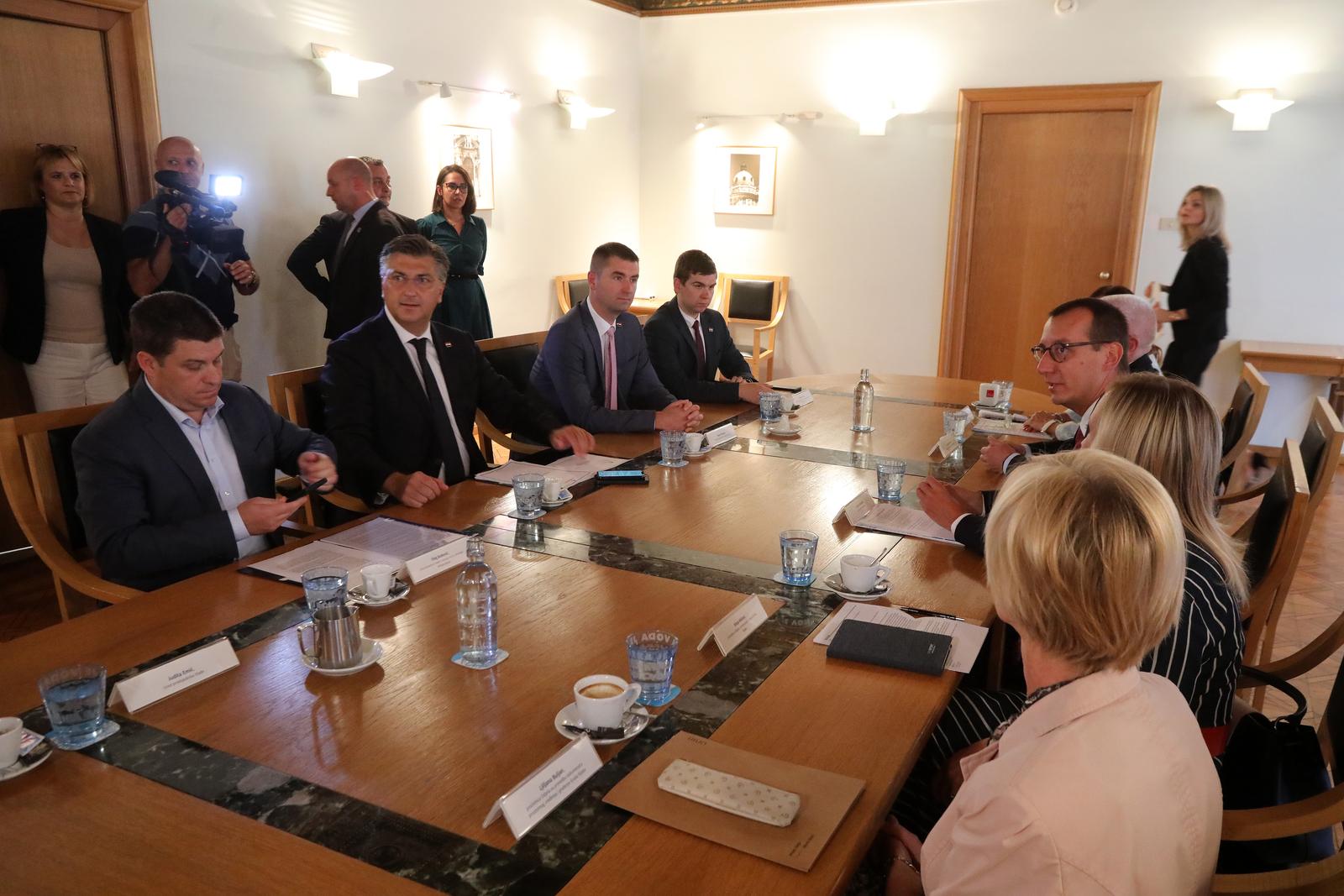 Rijeka: Premijer Plenković i ministri Butković i Filipović posjetili su grad Rijeku i sklopili ugovor o poboljšanju vodno-komunalne infrastrukture Rijeka: Premijer Plenković i ministri Butković i Filipović posjetili su grad Rijeku i sklopili ugovor o poboljšanju vodno-komunalne infrastrukture