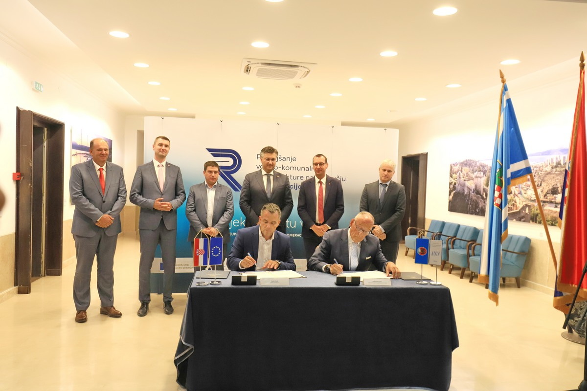 Potpisivanje-ugovora-za-izgradnju-sustava-odvodnje-u-okviru-projekta-Poboljšanje-vodne-infrastrukture-na-području-aglomeracije-Rijeka Potpisivanje-ugovora-za-izgradnju-sustava-odvodnje-u-okviru-projekta-Poboljšanje-vodne-infrastrukture-na-području-aglomeracije-Rijeka