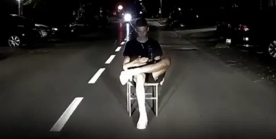 dječak mobitel vozač tiktok dječak mobitel vozač tiktok