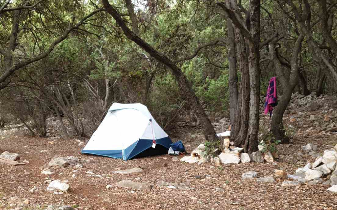 ilegalno kampiranje grad Cres 1 ilegalno kampiranje grad Cres 1