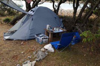 ilegalno kampiranje grad Cres 12 ilegalno kampiranje grad Cres 12