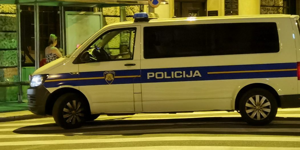 nesreća policija auto most rječina riportal 120822 44 nesreća policija auto most rječina riportal 120822 44