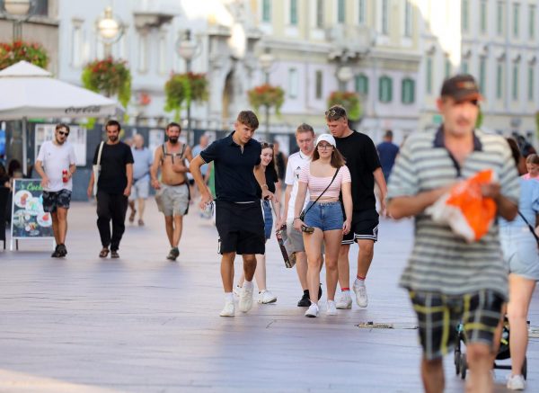 Rijeka: Turisti u popodnevnoj šetnji Korzom