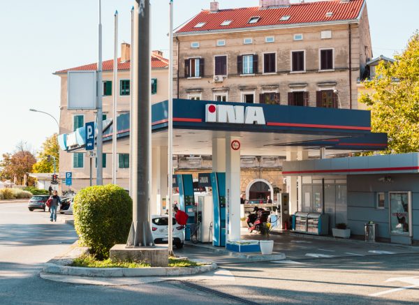 Benzinska pumpa-64