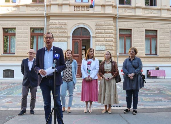 Obilazak-OŠ-Centar-nakon-dovršetka-radova-na-obnovi-zgrade-4