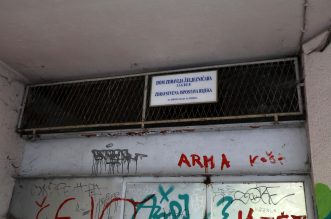Rijeka: Nekadašnji neboder HŽ-a, koji sada pripada Sveučilištu, iz dana u dan propada Rijeka: Nekadašnji neboder HŽ-a, koji sada pripada Sveučilištu, iz dana u dan propada