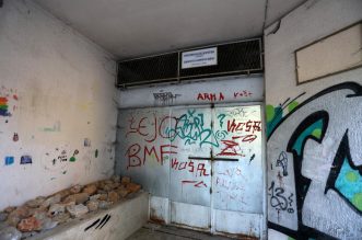 Rijeka: Nekadašnji neboder HŽ-a, koji sada pripada Sveučilištu, iz dana u dan propada Rijeka: Nekadašnji neboder HŽ-a, koji sada pripada Sveučilištu, iz dana u dan propada
