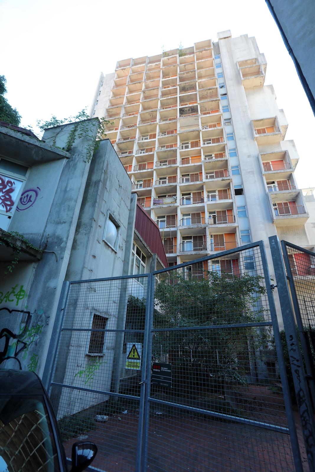 Rijeka: Nekadašnji neboder HŽ-a, koji sada pripada Sveučilištu, iz dana u dan propada Rijeka: Nekadašnji neboder HŽ-a, koji sada pripada Sveučilištu, iz dana u dan propada