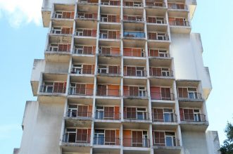 Rijeka: Nekadašnji neboder HŽ-a, koji sada pripada Sveučilištu, iz dana u dan propada Rijeka: Nekadašnji neboder HŽ-a, koji sada pripada Sveučilištu, iz dana u dan propada