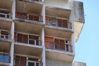 Rijeka: Nekadašnji neboder HŽ-a, koji sada pripada Sveučilištu, iz dana u dan propada Rijeka: Nekadašnji neboder HŽ-a, koji sada pripada Sveučilištu, iz dana u dan propada