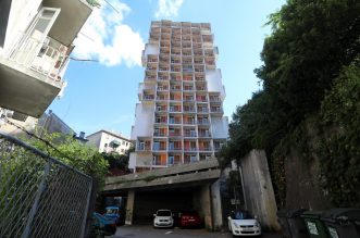 Rijeka: Nekadašnji neboder HŽ-a, koji sada pripada Sveučilištu, iz dana u dan propada Rijeka: Nekadašnji neboder HŽ-a, koji sada pripada Sveučilištu, iz dana u dan propada