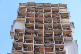 Rijeka: Nekadašnji neboder HŽ-a, koji sada pripada Sveučilištu, iz dana u dan propada Rijeka: Nekadašnji neboder HŽ-a, koji sada pripada Sveučilištu, iz dana u dan propada