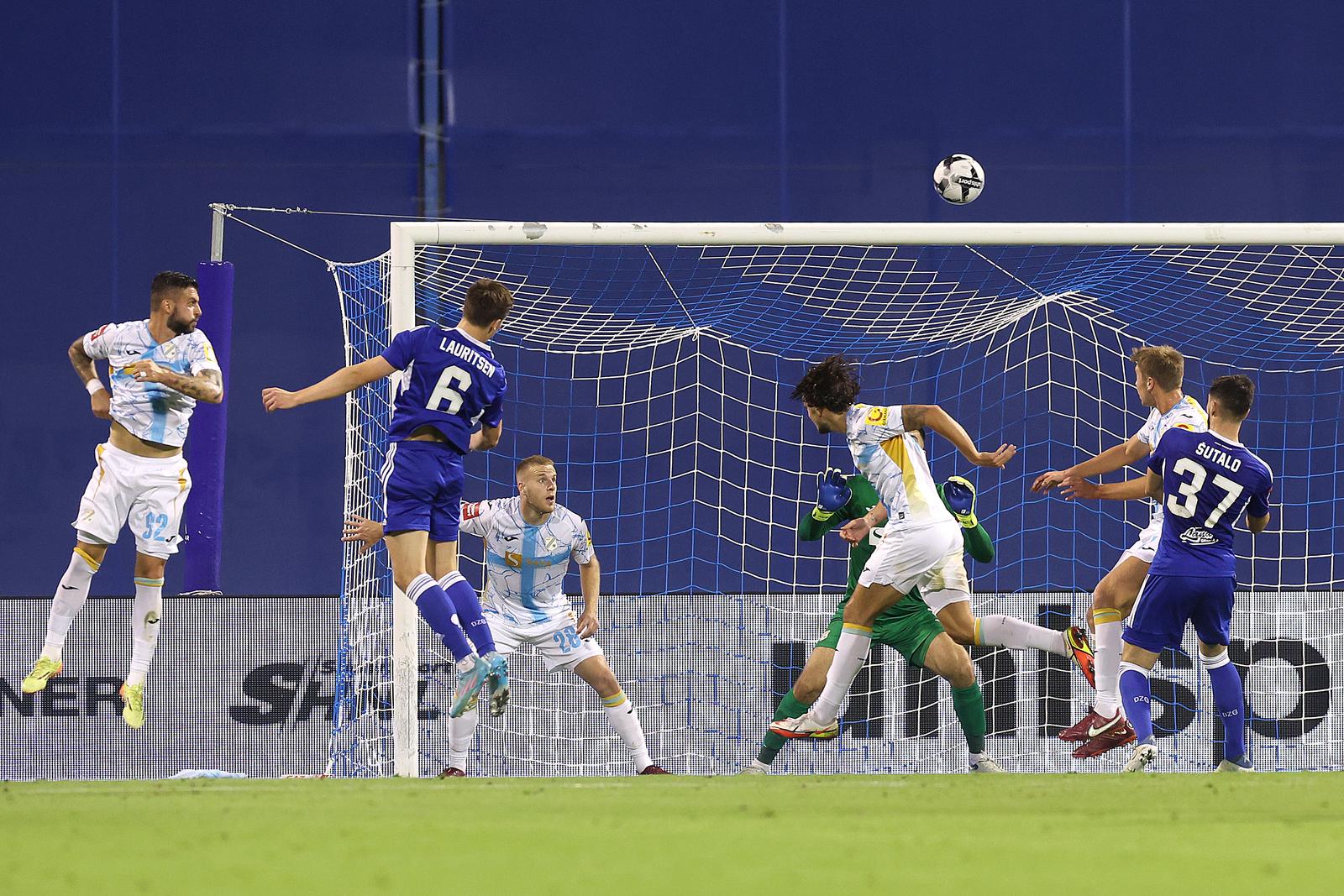 Dinamo i Rijeka sastali se u 8. kolu SuperSport HNL-a Dinamo i Rijeka sastali se u 8. kolu SuperSport HNL-a