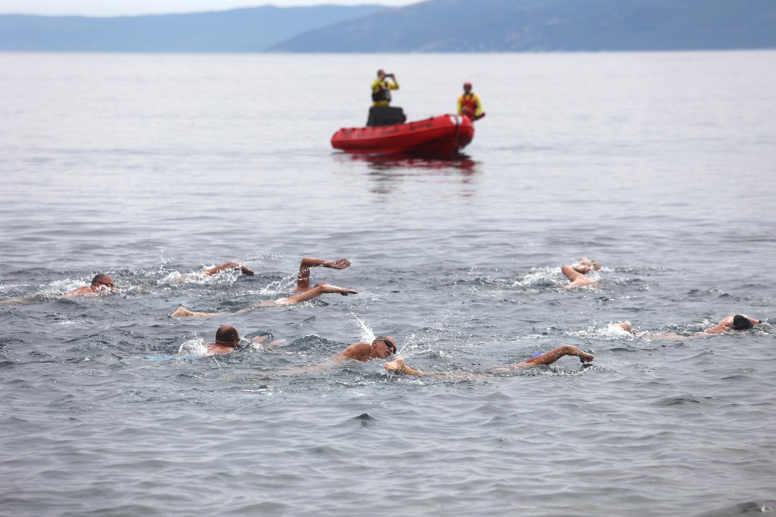 Osmo izdanje humanitarnog plivačkog maratona “Koga briga”, zaplivao i gradonačelnik Filipović Osmo izdanje humanitarnog plivačkog maratona “Koga briga”, zaplivao i gradonačelnik Filipović