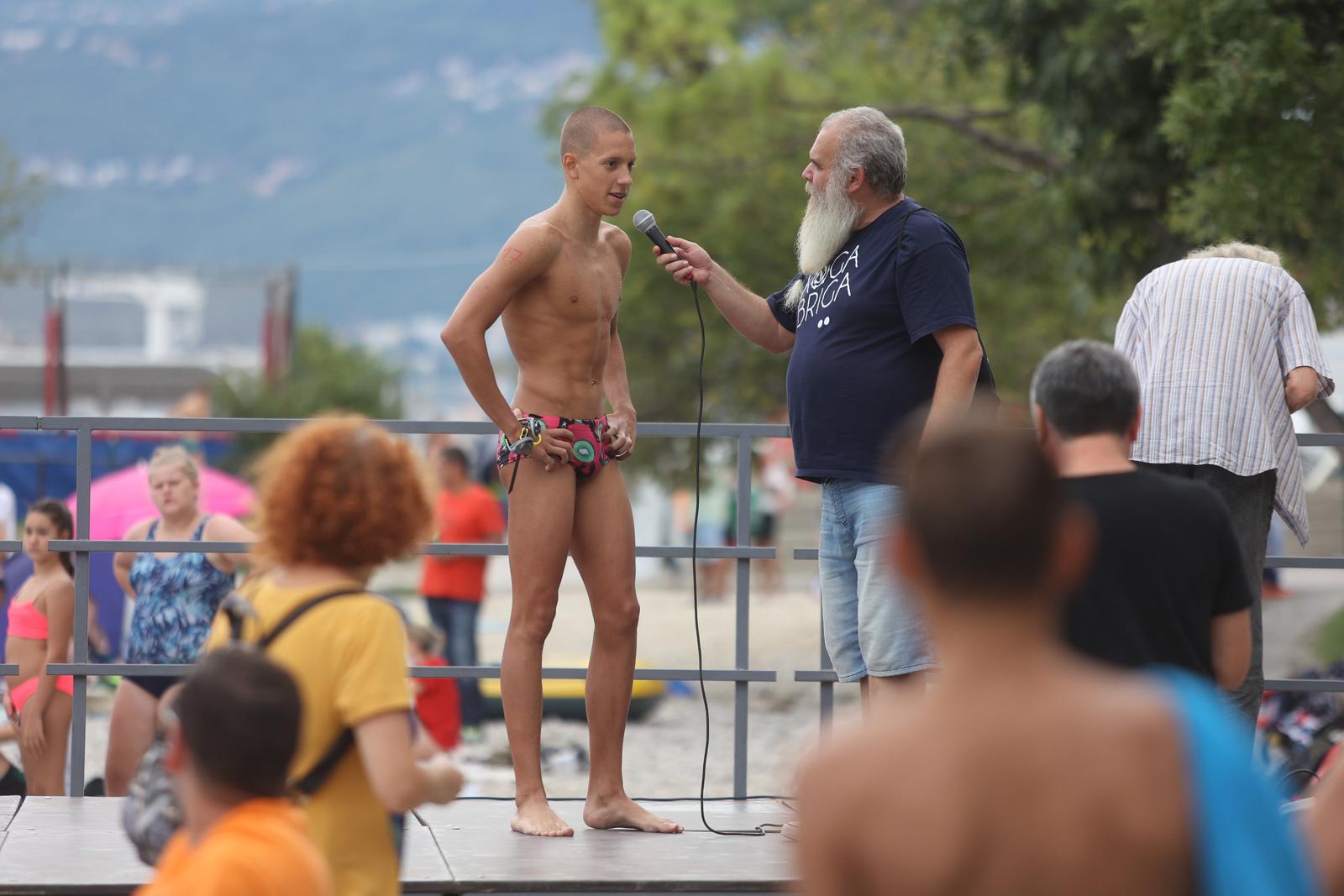 Osmo izdanje humanitarnog plivačkog maratona “Koga briga”, zaplivao i gradonačelnik Filipović Osmo izdanje humanitarnog plivačkog maratona “Koga briga”, zaplivao i gradonačelnik Filipović