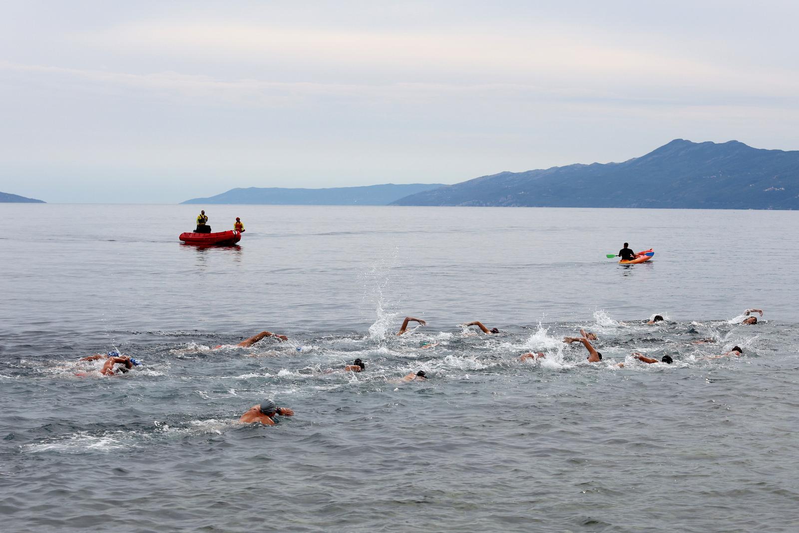 Osmo izdanje humanitarnog plivačkog maratona “Koga briga”, zaplivao i gradonačelnik Filipović Osmo izdanje humanitarnog plivačkog maratona “Koga briga”, zaplivao i gradonačelnik Filipović