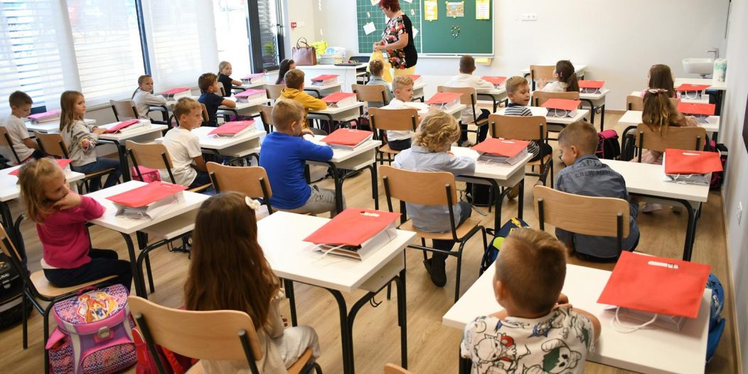 Koprivnica: U?enici dolaze na nastavu u novoizgra?enu kolu Podolice Koprivnica: U?enici dolaze na nastavu u novoizgra?enu kolu Podolice
