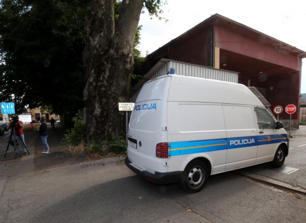 Zagreb: Tolušić uhićen, u Ured europskog tužitelja stigao je policijski kombi, stigli i odvjetnici