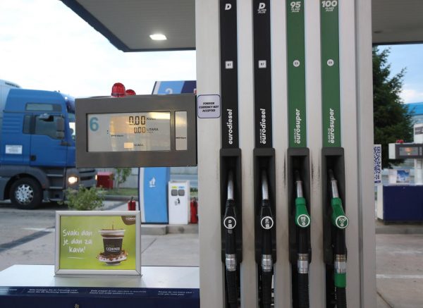 Od ponoći niže cijene goriva na benzinskim postajama