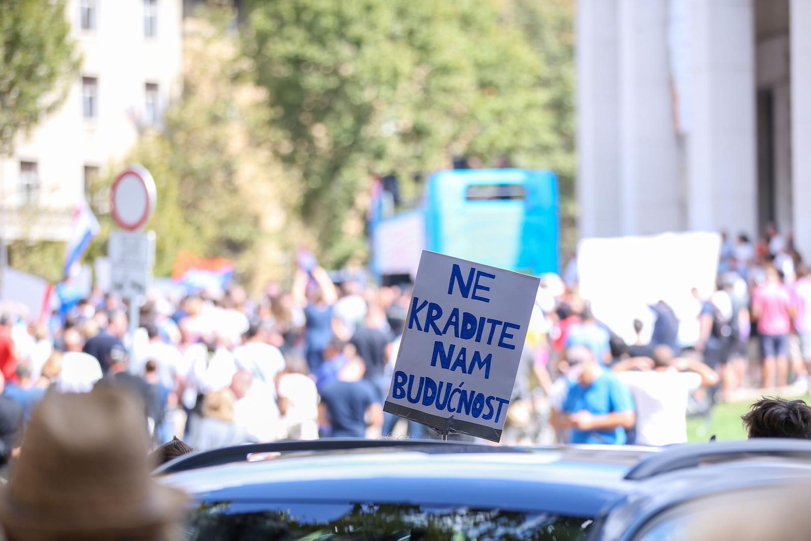 Zagreb: Održan prosvjed “Dajemo vam otkaz” ispred sjedišta HDZ-a Zagreb: Održan prosvjed “Dajemo vam otkaz” ispred sjedišta HDZ-a