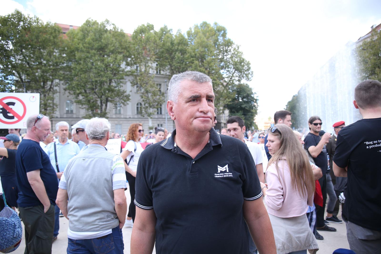 Zagreb: Održan prosvjed “Dajemo vam otkaz” ispred sjedišta HDZ-a Zagreb: Održan prosvjed “Dajemo vam otkaz” ispred sjedišta HDZ-a