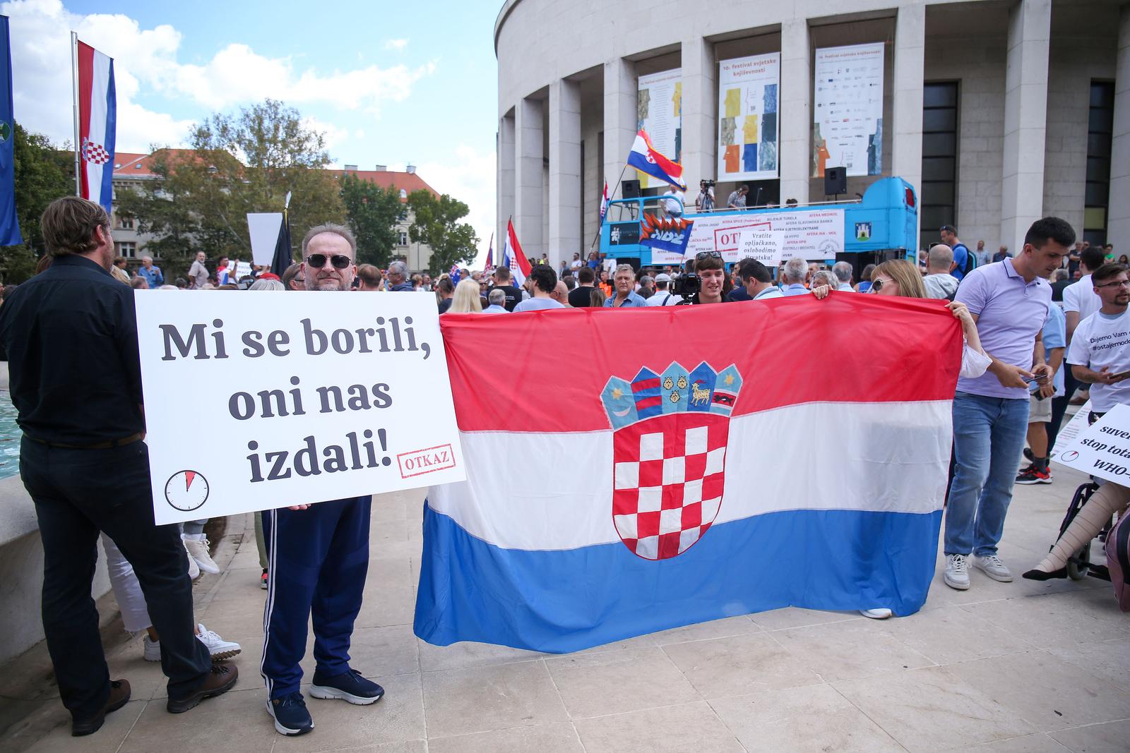 Zagreb: Održan prosvjed “Dajemo vam otkaz” ispred sjedišta HDZ-a Zagreb: Održan prosvjed “Dajemo vam otkaz” ispred sjedišta HDZ-a