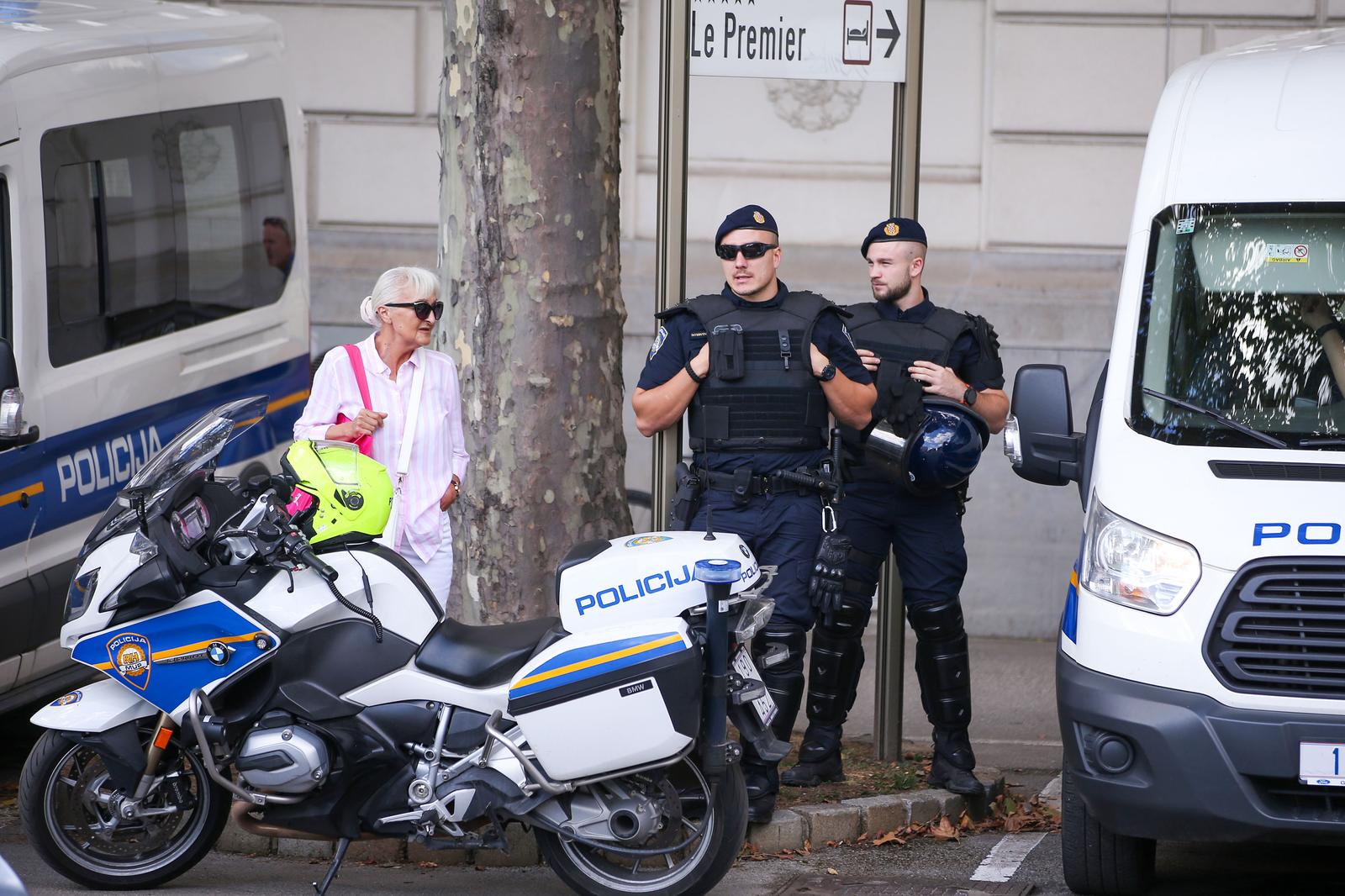 Zagreb: Održan prosvjed “Dajemo vam otkaz” ispred sjedišta HDZ-a Zagreb: Održan prosvjed “Dajemo vam otkaz” ispred sjedišta HDZ-a
