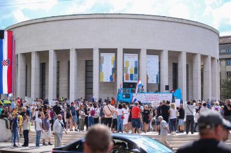 Zagreb: Održan prosvjed “Dajemo vam otkaz” ispred sjedišta HDZ-a Zagreb: Održan prosvjed “Dajemo vam otkaz” ispred sjedišta HDZ-a